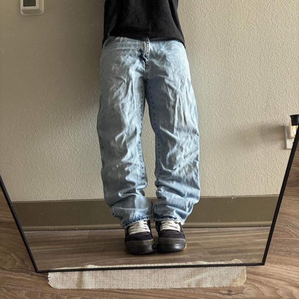 Vintage Y2K/2000s Grunge Light Wash Distressed Denim Jeans! 33x30